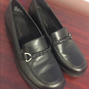 Clark’s black leather loafer slip on shoe size 6 M